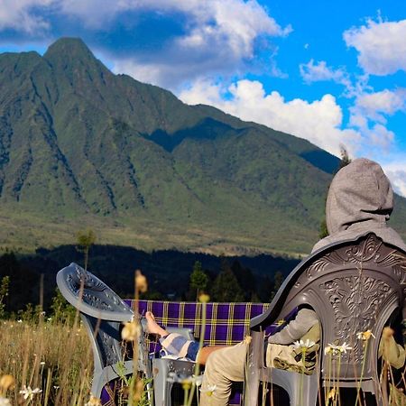 Under Volcanoes View Guest House Nyarugina Екстериор снимка