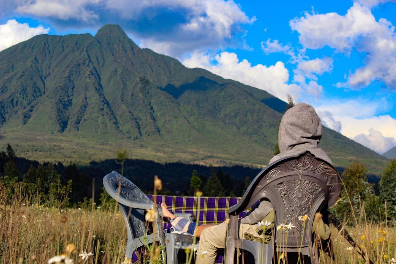 Under Volcanoes View Guest House Nyarugina Екстериор снимка