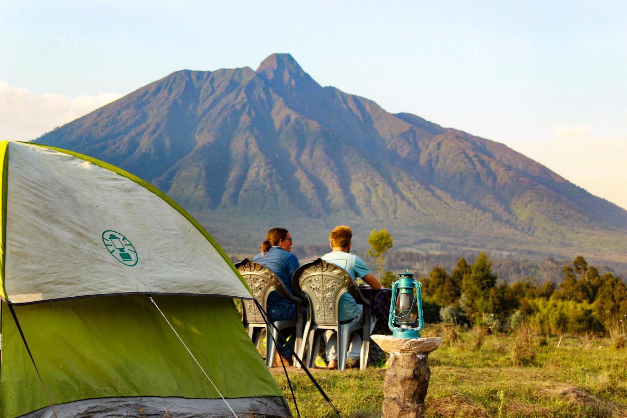 Under Volcanoes View Guest House Nyarugina Екстериор снимка